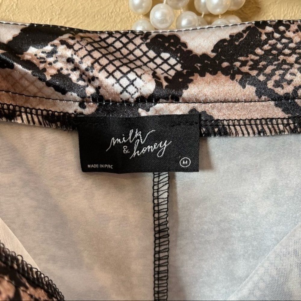 MILK & HONEY Junior’s High Waist Snakeskin Flair Pants - Medium - Picture 3 of 9
